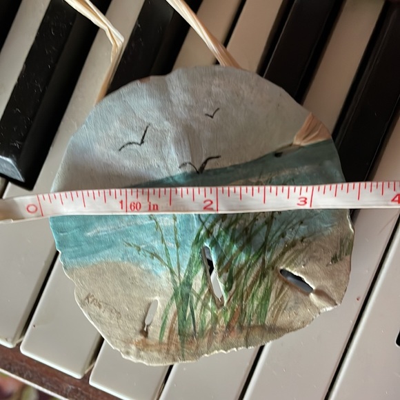 Hand painted sand dollar - Picture 13 of 13